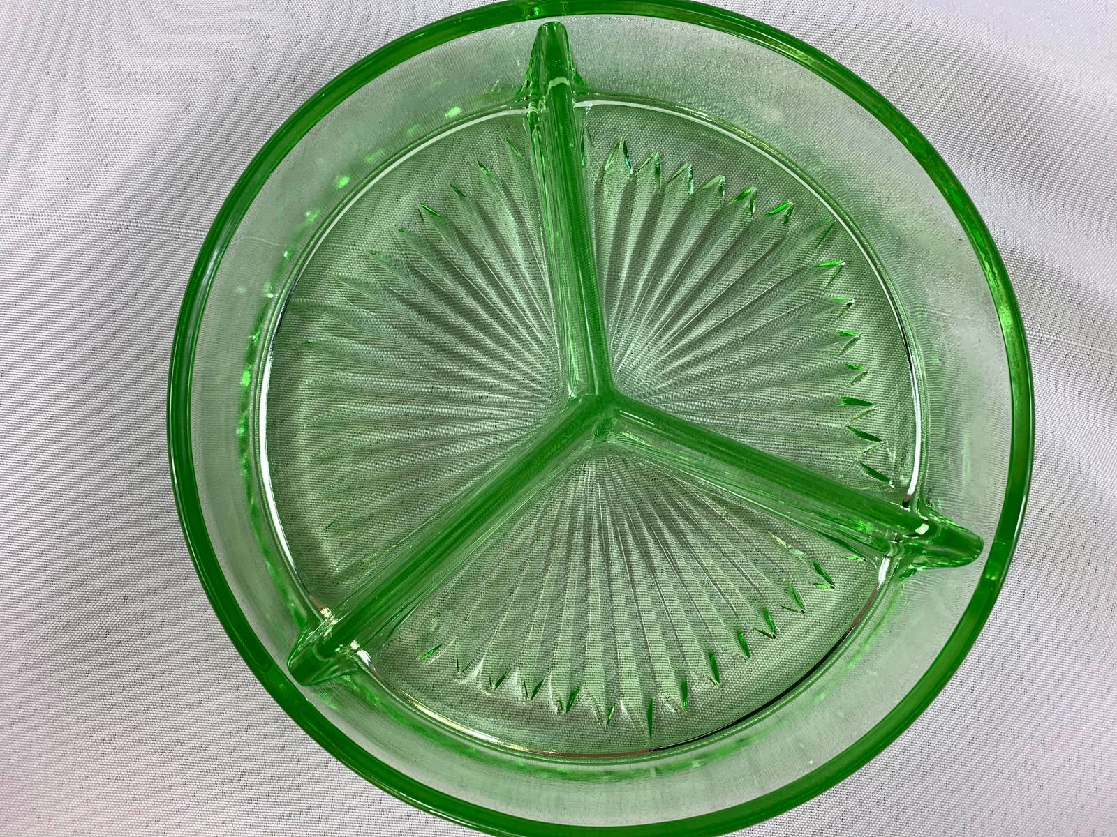 Vintage Vaseline Uranium Glass Divided Dish 6.5" across Nice Glow (1 of 2)