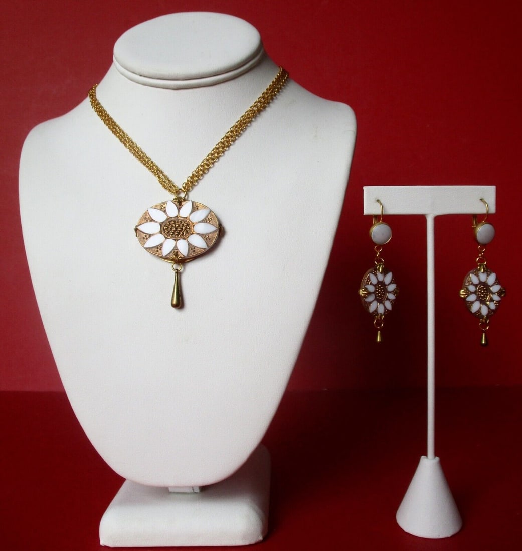 Vintage Jewelry Set: 22K Yellow Gold Plate Necklace & Earrings/Boho/Shabby Chic (1 of 10)