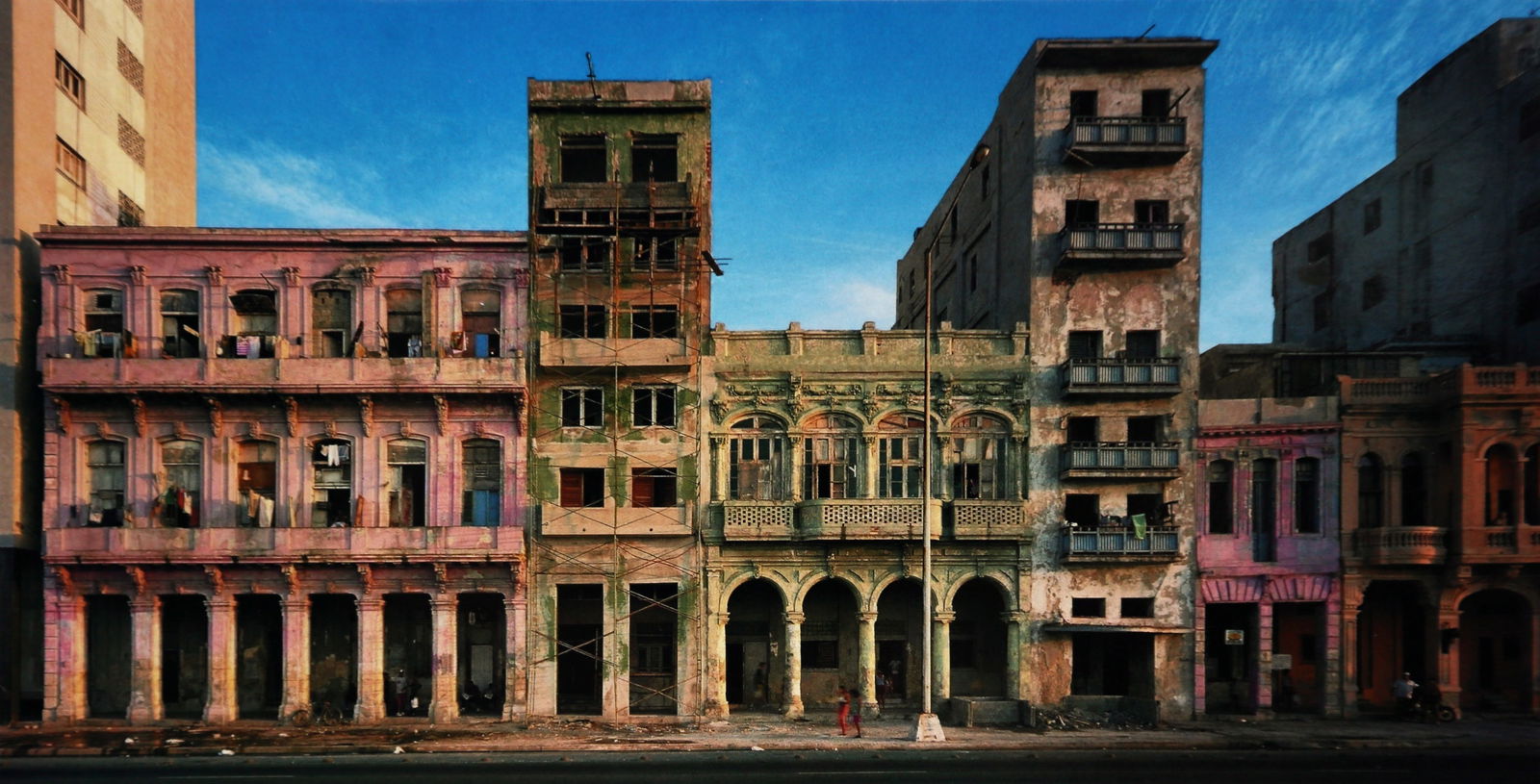 Robert Polidori, Malecon, L' Avana: Artist: Robert Polidori Title: Malecon, L' Avana Date Printed: 2008 Medium: HiHigh Quality Photo Lithograph Print Copyright Robert Polidori Printer Location: Printed in Italy - Collector's Edition by