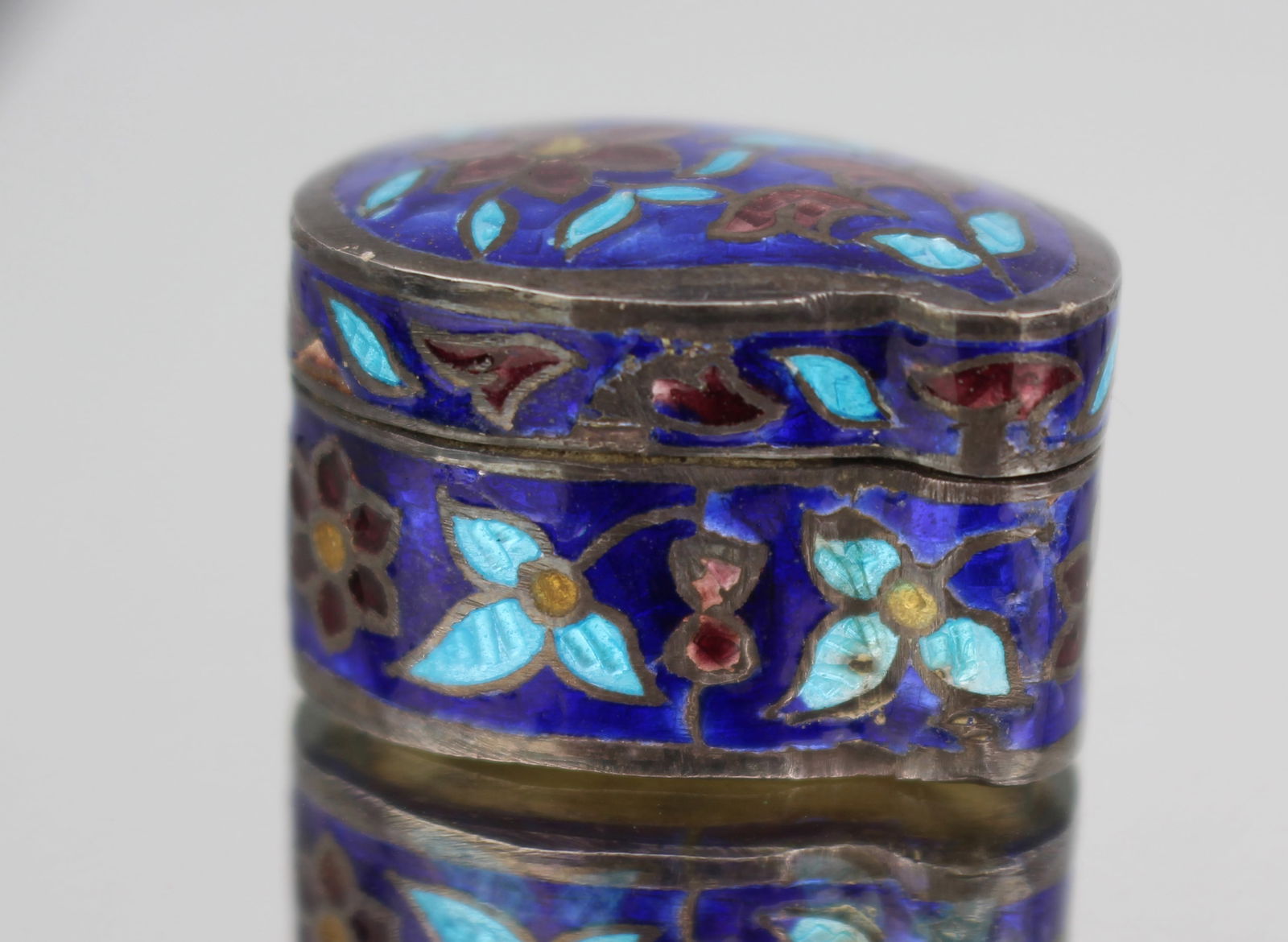 Fine Cloisonne Enamel Silver Pill Box: Fine Cloisonne Enamel Silver Pill Box Delicate kidney shaped lidded pill box. The body of sterling silver with elegant cloisonne enamel to the lid and sides Stamped to the underside 925 Measures 3 x 2