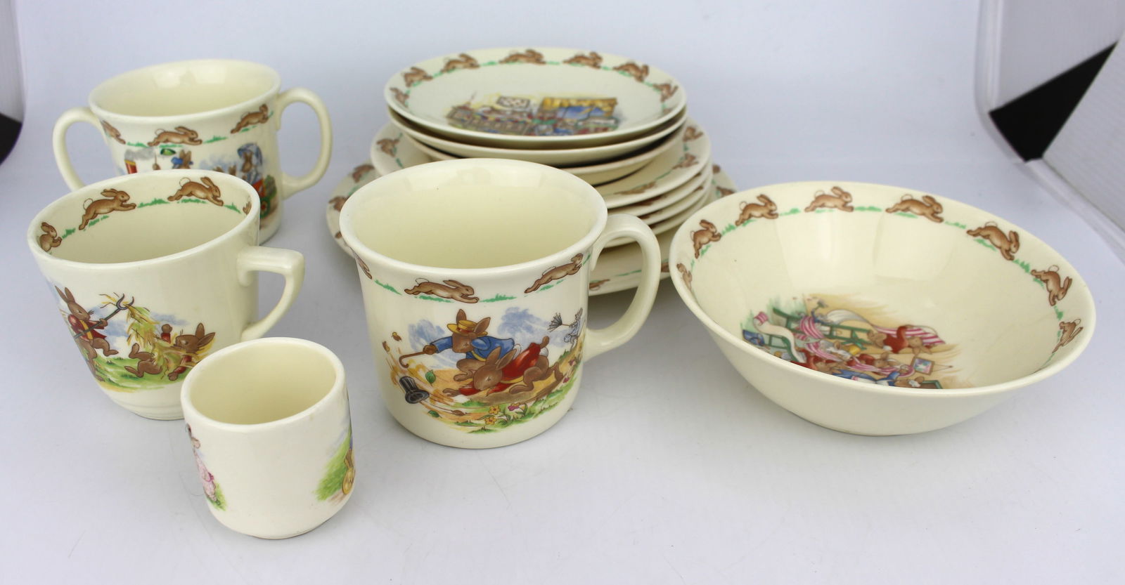 Collection of Royal Doulton Bunnykins (1 of 3)
