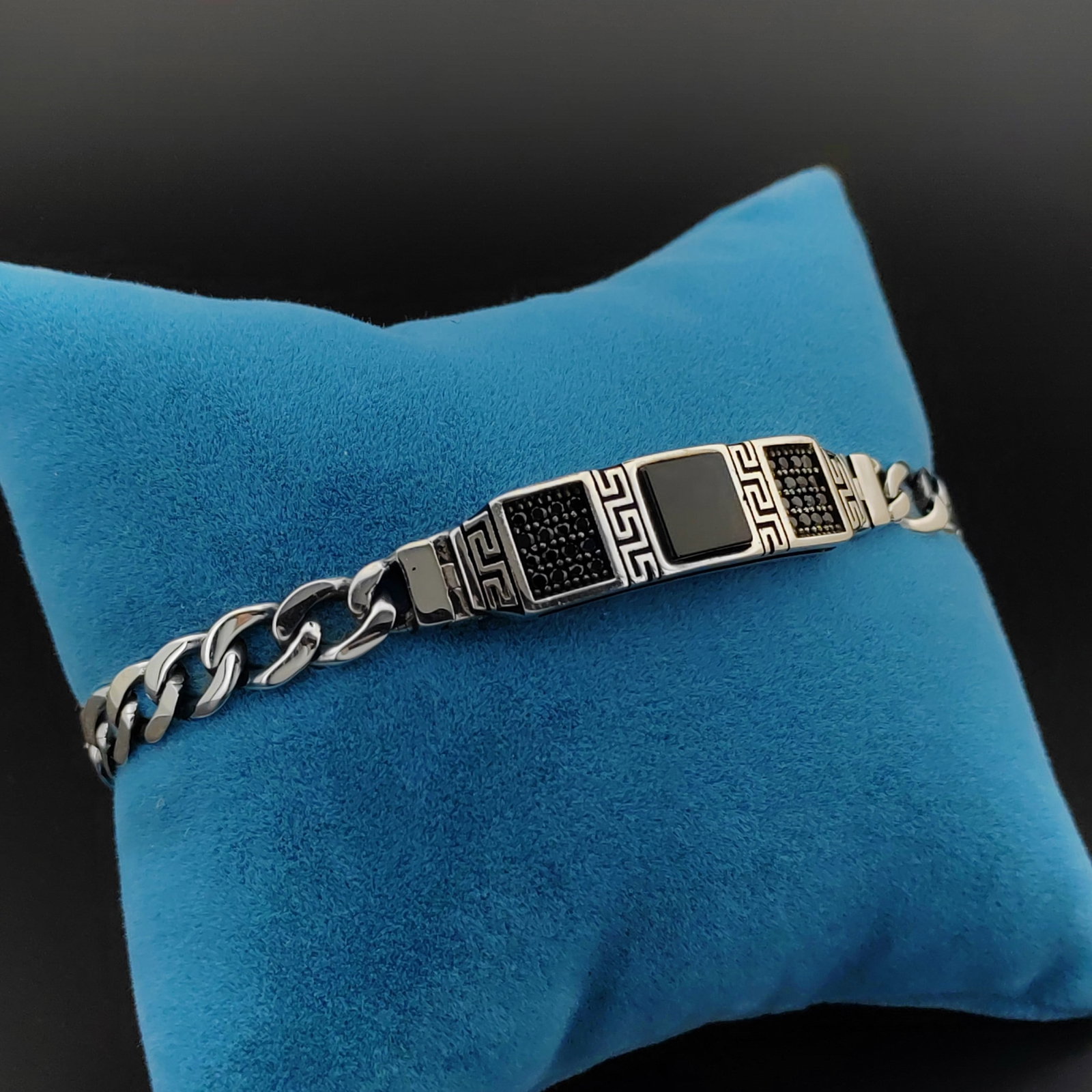 925 Sterling Silver Men's Bracelet Ornated with Black Onyx and Black Zircons: Title: 925 Sterling Silver Men's Bracelet Ornated with Black Onyx and Black Zircons Description: 925 Sterling Silver Men's Bracelet Ornated with Black Onyx and Black Zircons -Condition:New Weight:18.2
