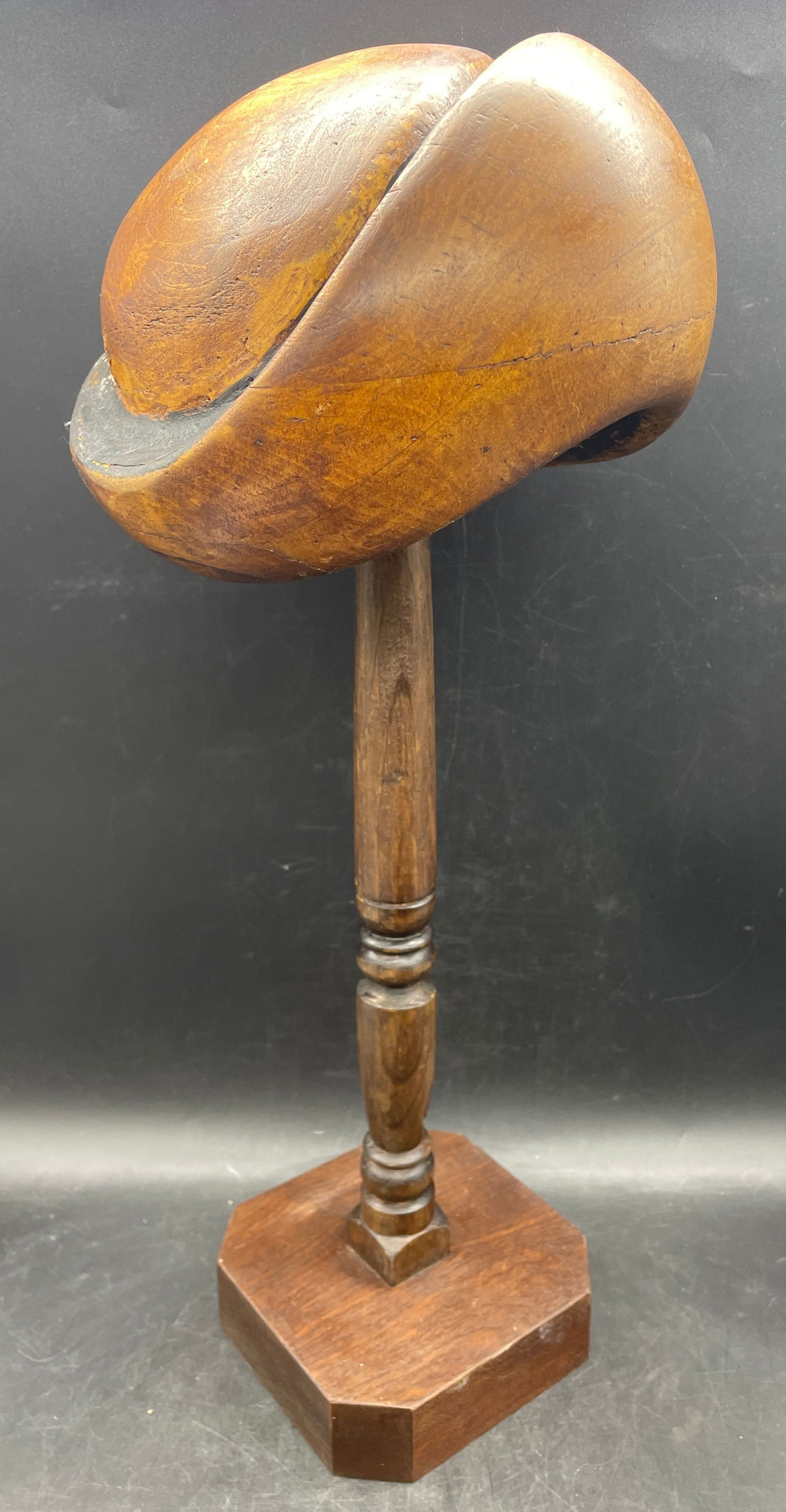 ANTIQUE WOODEN HAT BLOCK MOLD ON PEDESTAL STAND MILLINERY DISPLAY (1 of 8)