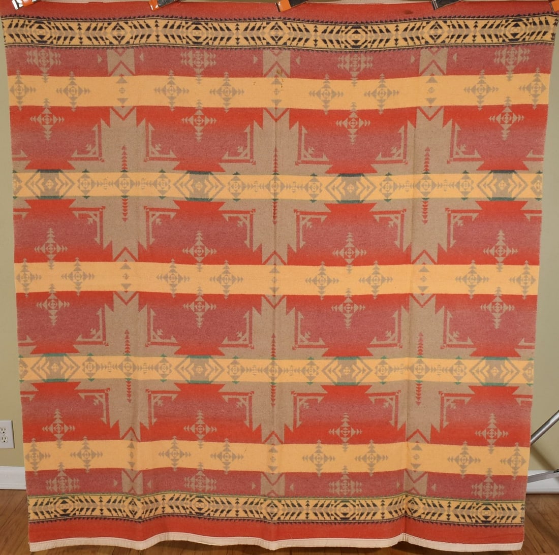Beacon Ombre Camp Blanket, Indian Design (1 of 7)