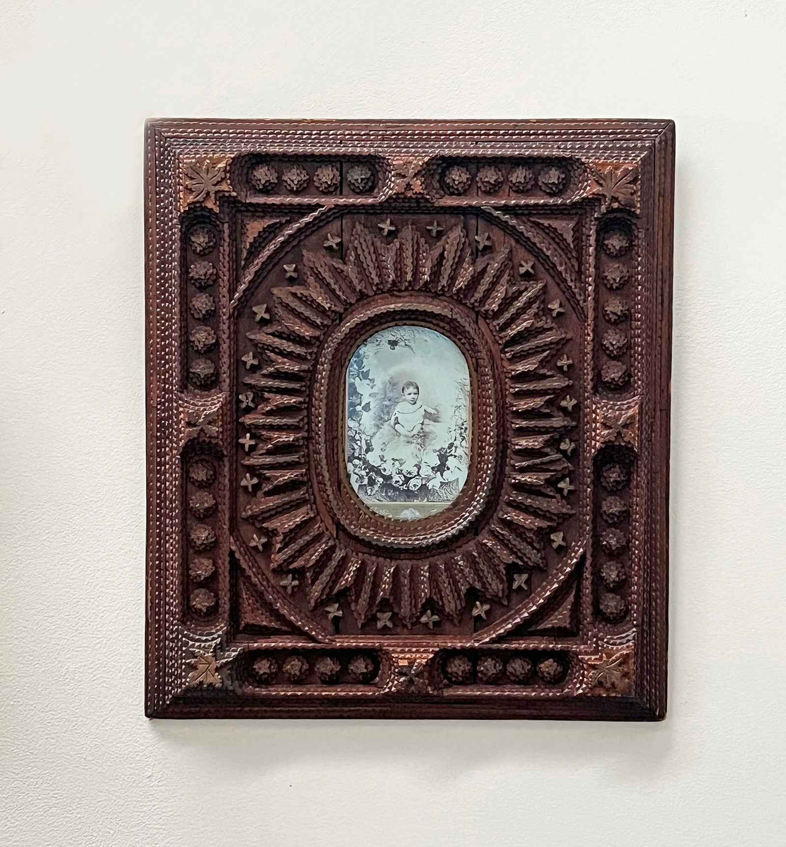 Heavily Detailed Tramp Art Frame w Oval Opening (1 of 4)