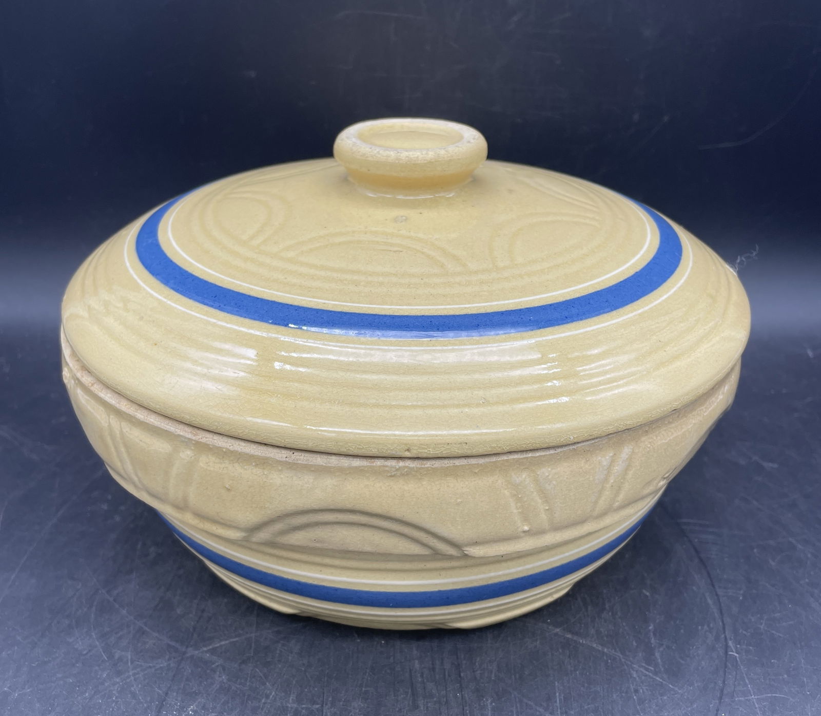 VINTAGE BLUE & WHITE BAND YELLOWWARE 8.5" COVERED CASSEROLE DISH: Title: VINTAGE BLUE & WHITE BAND YELLOWWARE 8.5" COVERED CASSEROLE DISH Date/Period: UNKNOWN Dimension: APPROX 8.5" X 5.5 W LID ON Material: YELLOWWARE Additional Information: VINTAGE BLUE & WHITE BAN