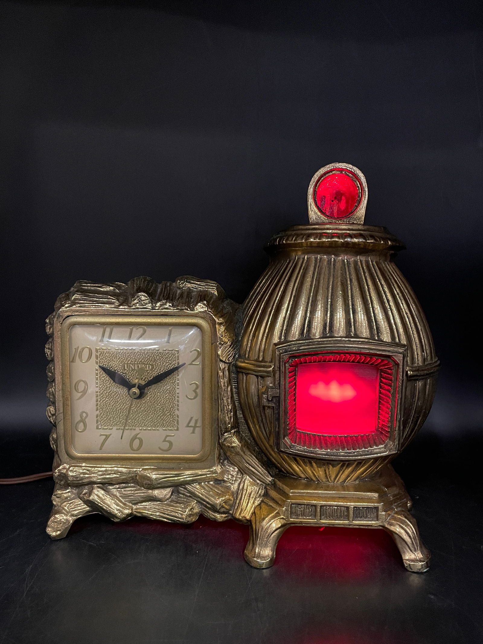 VINTAGE UNITED POT BELLY STOVE FIGURAL MOTION LIGHTED CLOCK #465 (1 of 8)