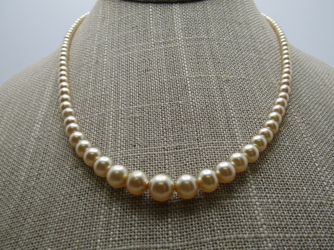 Vintage Coro Pegasus Graduated Pearl Necklace, 17", SImulated with Original tag, 1950's-1960's (1 of 5)