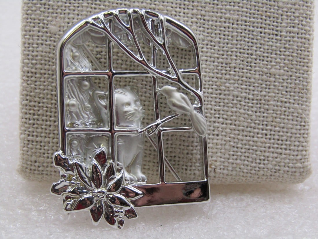 Vintage Danecraft Christmas Cat at Window & Bird Brooch, 1.75" (1 of 5)