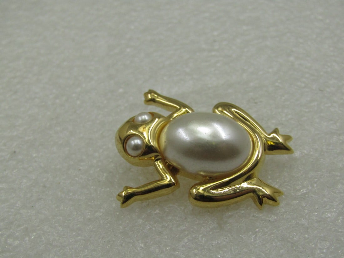 Vintage Napier Faux Pearl Frog Brooch, 1-3/8": Vintage Napier Faux Pearl Frog Brooch, 1-3/8" by 1", gold tone with a faux pearl oval cabochon back and round faux pearl eyes. Smooth finish, gold tone, signed Napier. Age is appx. 1970's-1980's. Very