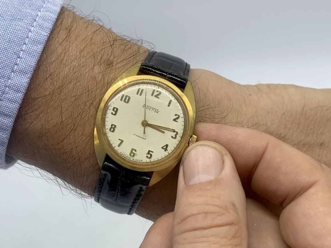 Vostok vintage men wrist watch / Russian antique unisex USSR watches: Title: Vostok vintage men wrist watch / Russian antique unisex USSR watches Lot Description: Materials Band material: Leather Gold, Stainless steel Vostok vintage men wrist watch. Russian antique unis