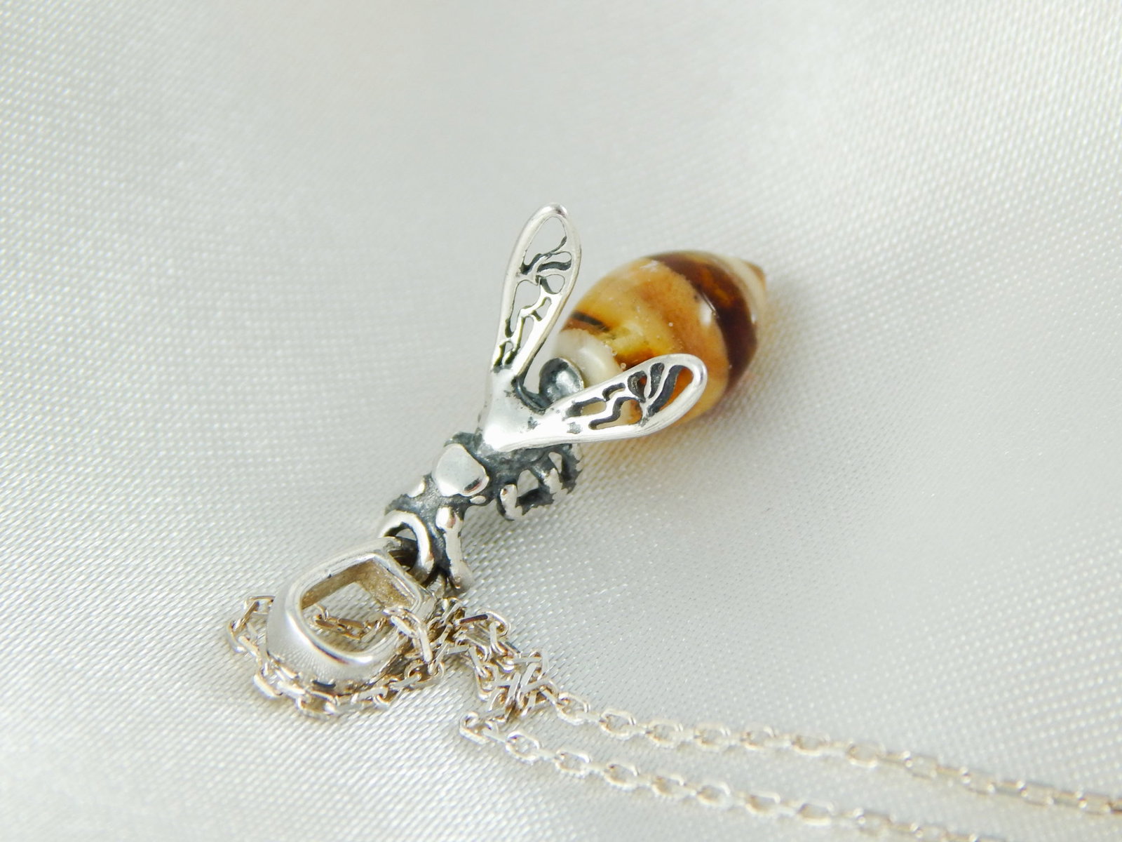 Natural Baltic Blonde Amber Honey Bee Necklace (1 of 6)