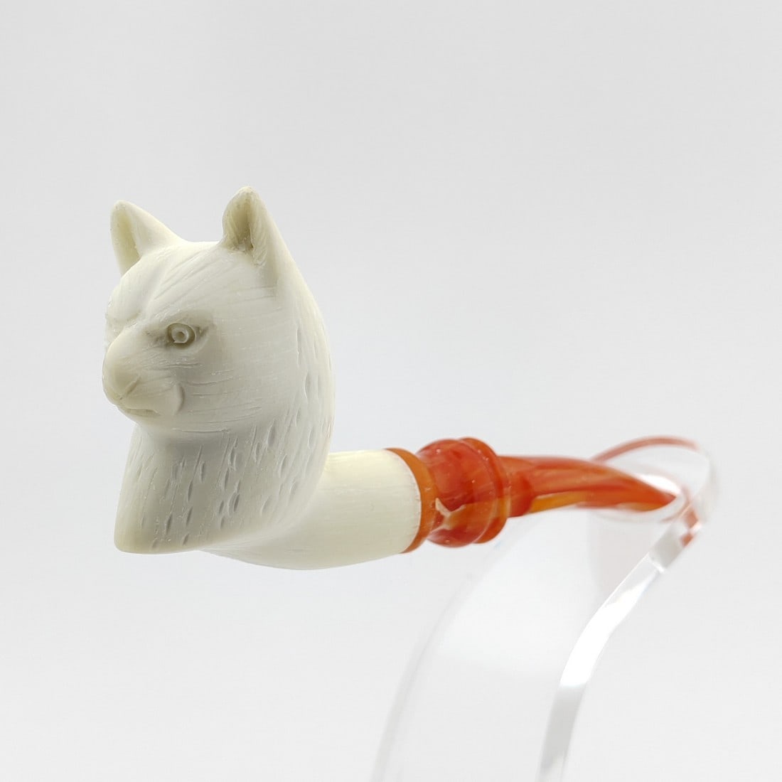 Cat Meerschaum Cigarette Holder: Title: Cat Meerschaum Cigarette Holder Materials: Meerschaum Dimension: 4.33 inch(11cm) Additional Information: Cat,Hand carved Meerschaum Cigarette Holder. Made in Turkey,Eskisehir by Meerschaum Carv