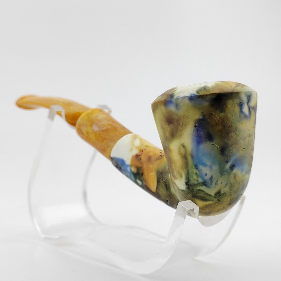 Classic Colorful Meerschaum Pipe: Title: Classic Colorful Meerschaum Pipe Materials: Meerschaum Dimension: 5.3 inch (13.5cm) Additional Information: Classic Colorful,Hand carved Meerschaum Pipe. Made in Turkey,Eskisehir by Meerschaum 