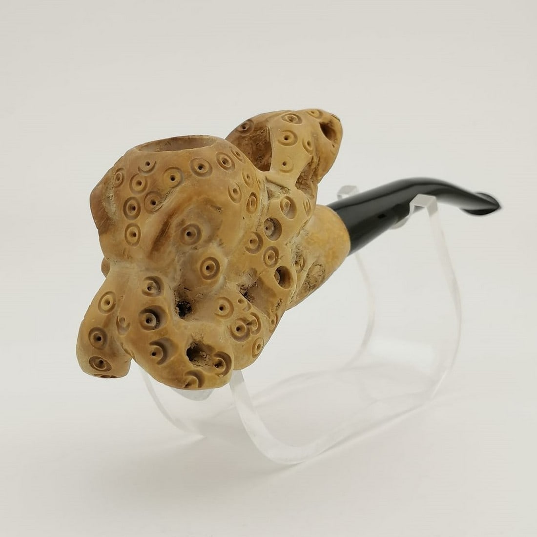 Octopus Meerschaum Pipe: Title: Octopus Meerschaum Pipe Materials: Meerschaum Dimension: 5.9 inch (15cm) Additional Information: Octopus,Hand carved Meerschaum Pipe. Made in Turkey,Eskisehir by Meerschaum Carve Master.Best Qu