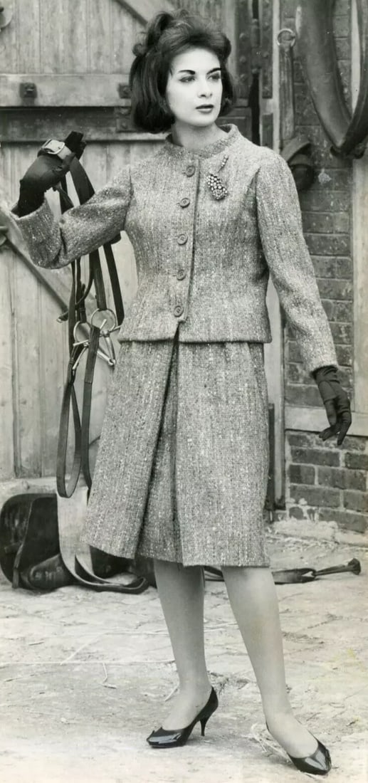 Vintage Original Photograph Fashion Woman Portrait Cine Jacand: Title: Vintage Original Photograph Fashion Woman Portrait Cine Jacand Description: Silver print from period press 21 x 10 cm Reserve: $30.00 Shipping: Domestic: Flat-rate of $17.00 to