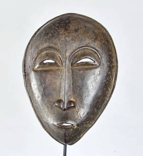 RARE ! HEMBA Anthropomorphic Face Mask Niembo Congo DRC African Tribal Art 1967: CONGO DRC Superb Anthropomorphic HEMBA Mask Very beautiful Hemba anthropomorphic mask that gives off an impression of majesty and great serenity, a caracteristic of the Niembo style. Rare, too, in