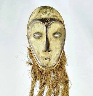 Superb LEGA idimu Mask Bwami Congo DRC African Tribal Art 1602: CONGO DRC BEAUTIFUL LARGE LEGA BWAMI IDIMU MASK The face is covered with kaolin which, thanks to the contrast of the darker facial edges, highlights the heart-shaped face typical of this forest
