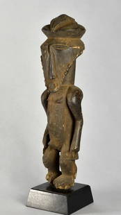 Old BASIKASINGO Ancestor Figure Congo Sikasingo Kasingo Statue Pre Bembe 1350: CONGO DRC Large BASIKASINGO Ancestor Figure Mizi or Mizimu Classically crafted statue, for this tribe, the shoulders protruding forward, the beard, the stylized lines Who are the Basikasingo? The