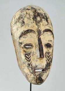ZANDE AZANDE Rare Ubangi large Mask Congo DRC African Tribal Art 1308: CONGO RDC Rare Ubangi mask, probably ZANDE Large mask covered with kaolin, with scarified cheeks, his style is typically Zande, but little is known about the masks of this region, which prevents any