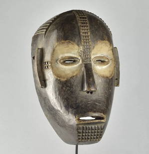 Congo Drc Large Anthropomorphic NGBAKA wooden Face Mask African Tribal Art 1526: CONGO RDC NGBAKA ANTHROPOMORPHIC MASK Large mask with the typical scarifications of this tribe (On the temples and the forehead) The remains of kaolin around the eyes give it an intense expression