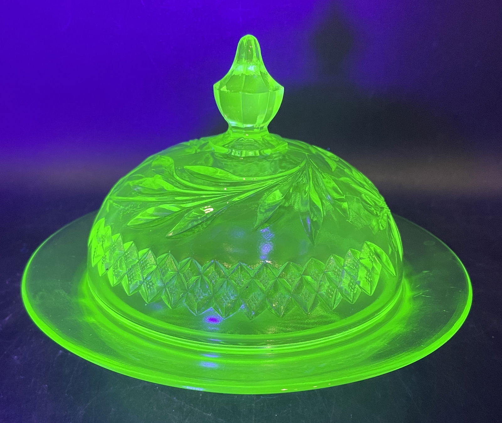 1920's U.S. GLASS FLORAL AND DIAMOND BANDED GREEN BUTTER DISH (1 of 8)