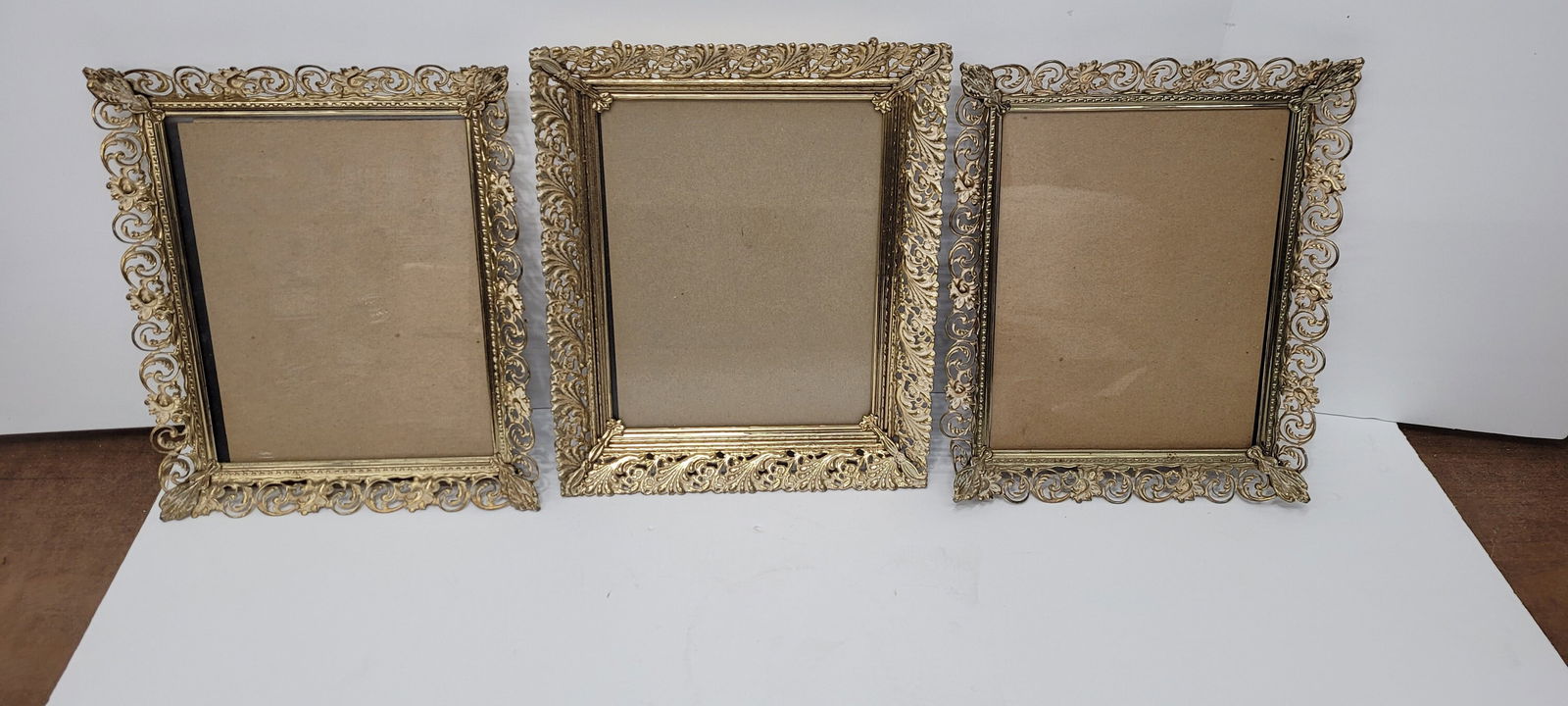 Vintage Mid Century Picture Frames 8 x 10 Art Wall Hanging: Vintage from the 1950s Materials: metal, glass Width: 8 inches Height: 10 inches Depth: 2 inches "Vintage Metal Picture Frame Set of 3 for Pictures Prints Documents Art Wall Hanging In good condition
