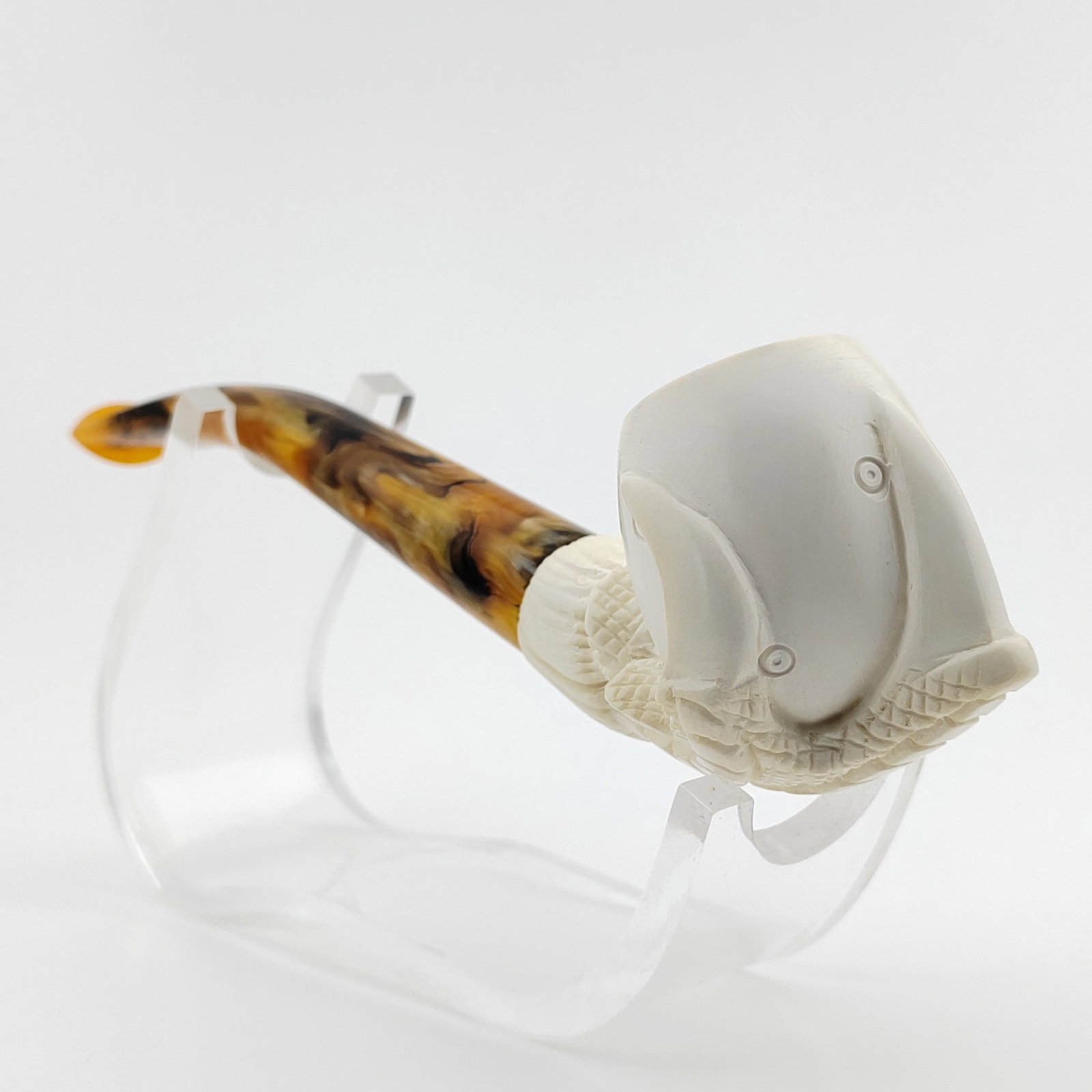 Eagle Claw Meerschaum Pipe: Title: Eagle Claw Meerschaum Pipe Materials: Meerschaum Dimension: 5.51 inch(14cm) Additional Information: Eagle Claw,Hand carved Meerschaum Pipe. Made in Turkey,Eskisehir by Meerschaum Carve Master.B