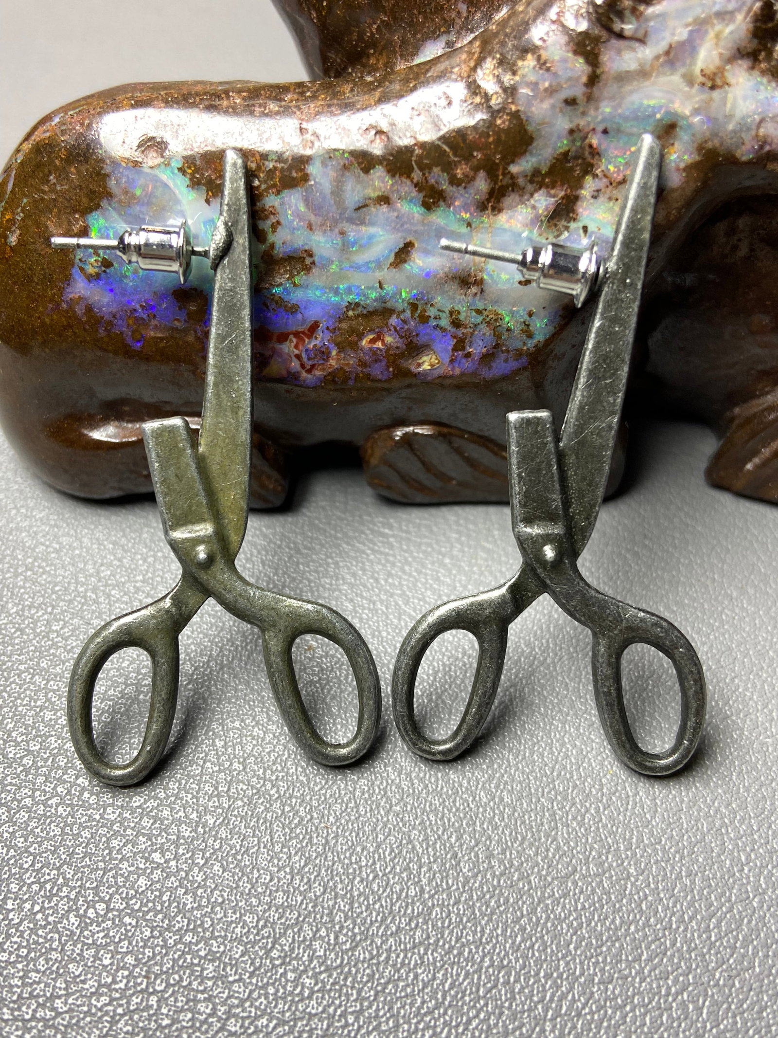 Gothic style punk retro scissors earrings: Title: Gothic style punk retro scissors earrings Description: Gothic style punk retro scissors earrings. Perfect for making a bold fashion statement, this earring is ideal for both daily wear and spec