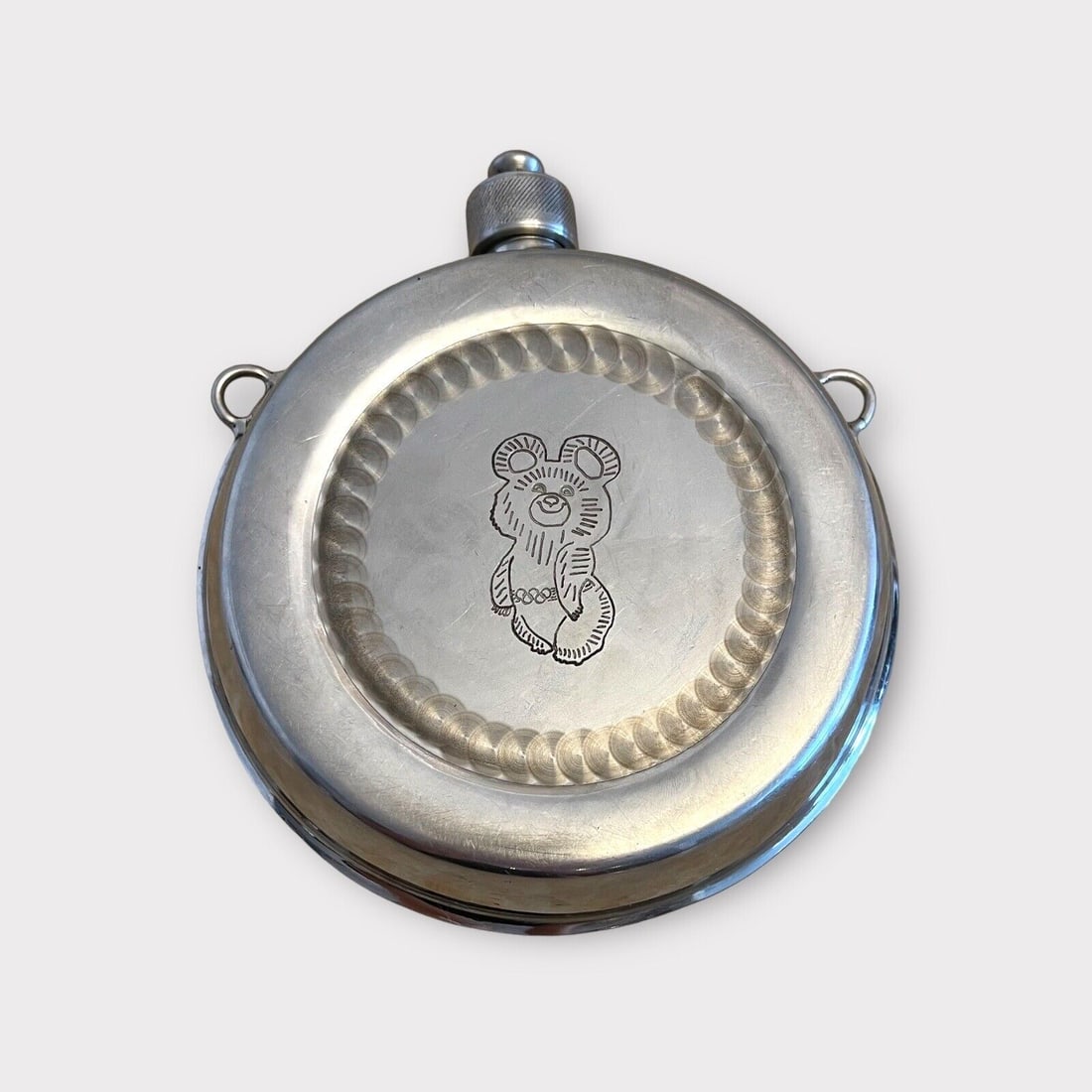 Vintage Round Stainless Steel Flask 1980 Olympics Moscow, USSR: Title: Vintage Round Stainless Steel Flask 1980 Olympics Moscow, USSR Description: Vintage Round Stainless Steel Flask 1980 Olympics Moscow, USSR Diameter: 6in (15cm) Weight: 15Ib (425g) Country: USSR