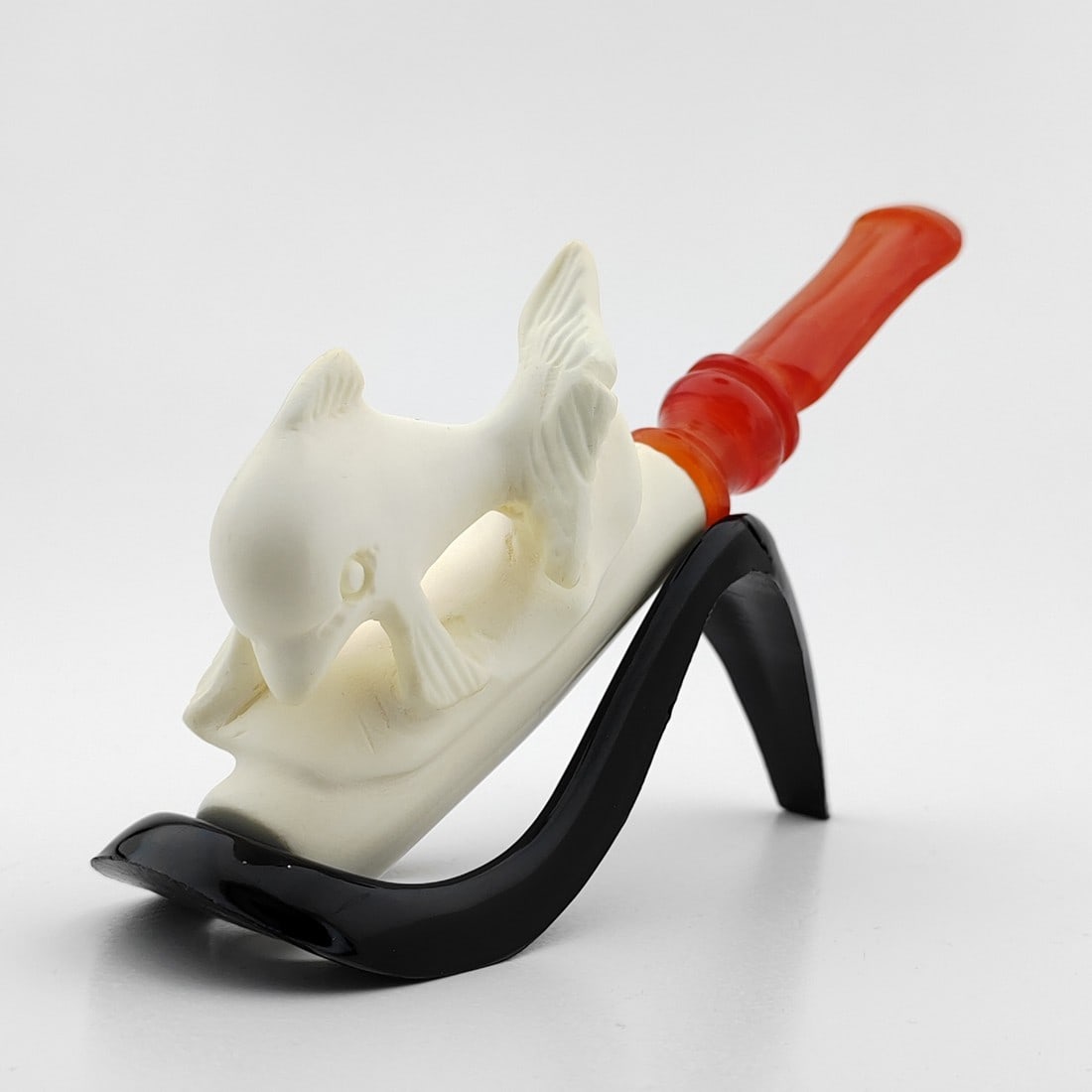 Dolphin Meerschaum Cigarette Holder: Title: Dolphin Meerschaum Cigarette Holder Materials: Meerschaum Dimension: 4.9 inch (12.5cm) Additional Information: Dolphin,Hand carved Meerschaum Cigarette Holder. Made in Turkey,Eskisehir by Meers