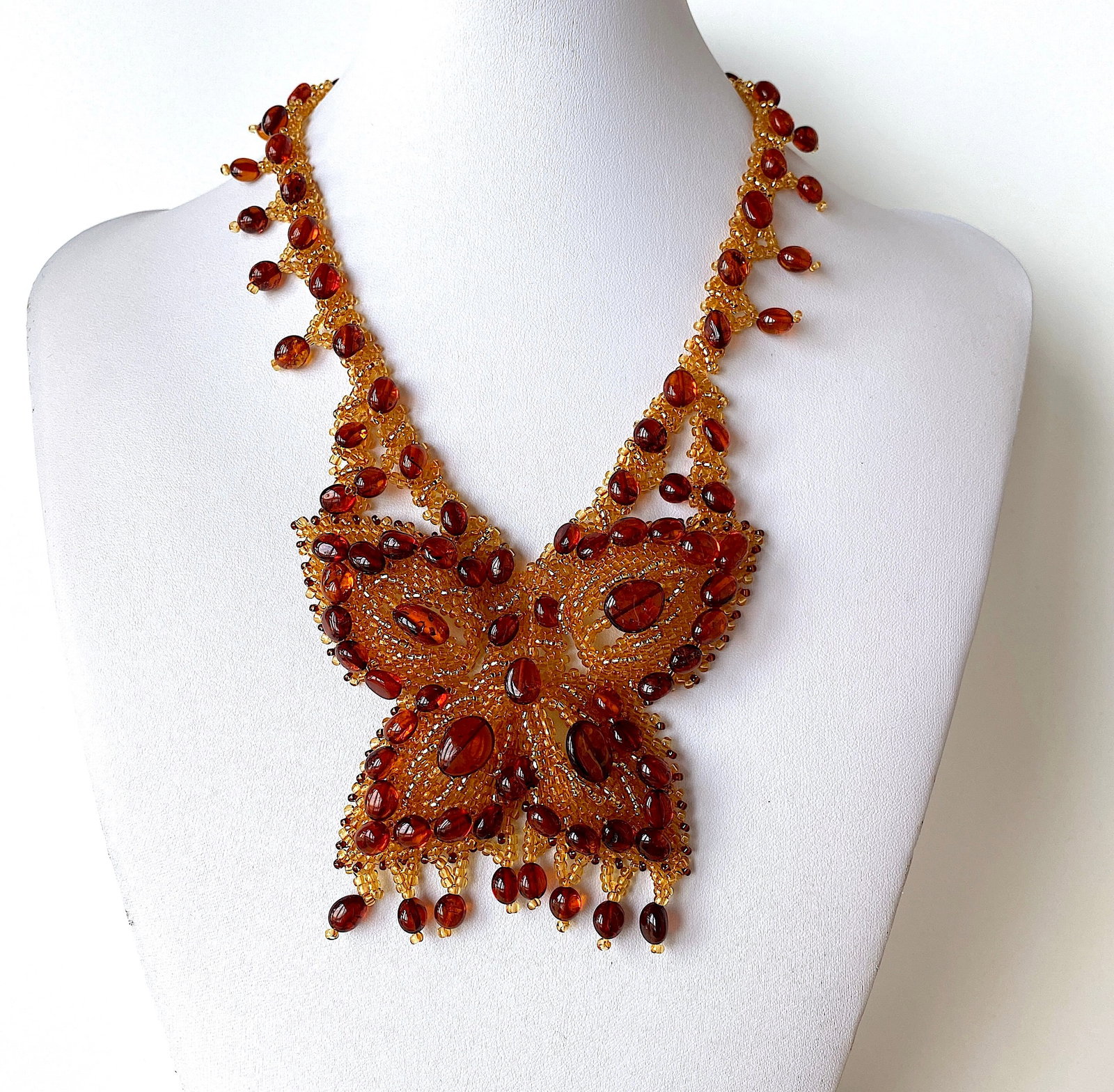 Incredible Amber Cleopatra necklace: Title: Incredible Amber Cleopatra necklace Metal: None Gemstones:Amber Weights:58.4 g Size:Size: 420.0 x 75.0 x 8.5 mm Size: 16.535 x 2.953 x 0.335 inches Made of: (Reconstituted Amber or Whole Stone)