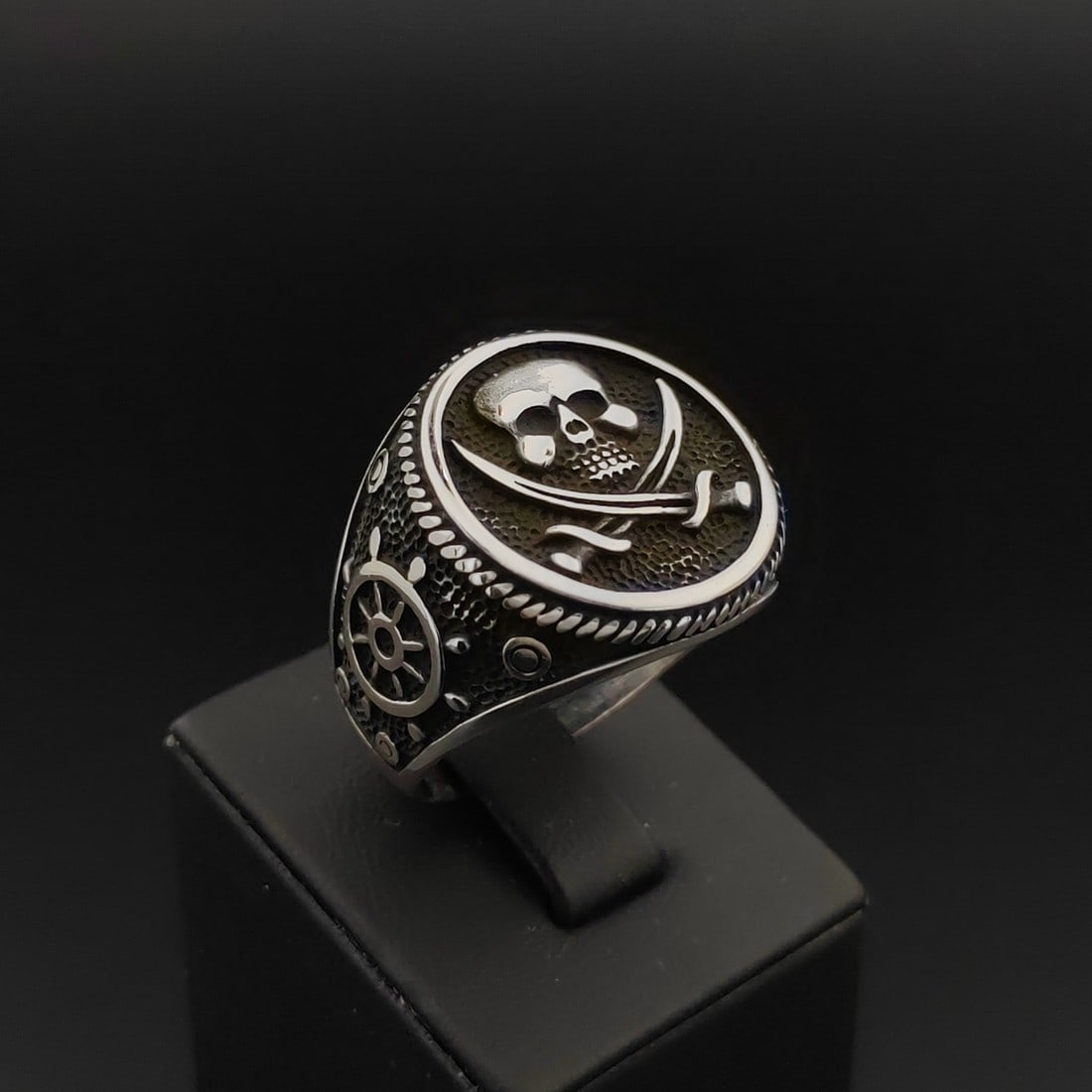 925 Silver Pirate Ring: Title: 925 Silver Pirate Ring Description: 925 Silver Pirate Ring -Total Weight:11.2g -Size: US Size 13 (22.25mm) With Gift Box Express Shipping.Carrier:DHL Express Combine Shipping Prices: 2 lots 30$