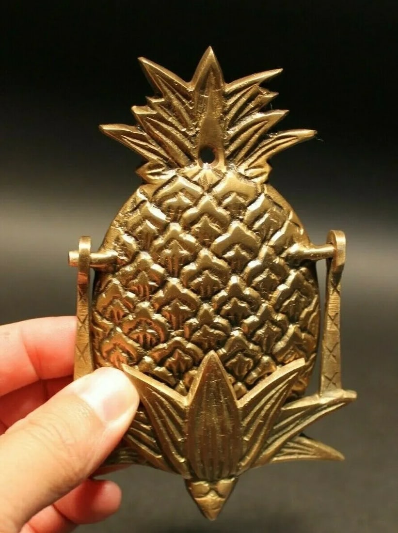 Brass Pineapple Door knocker (1 of 11)