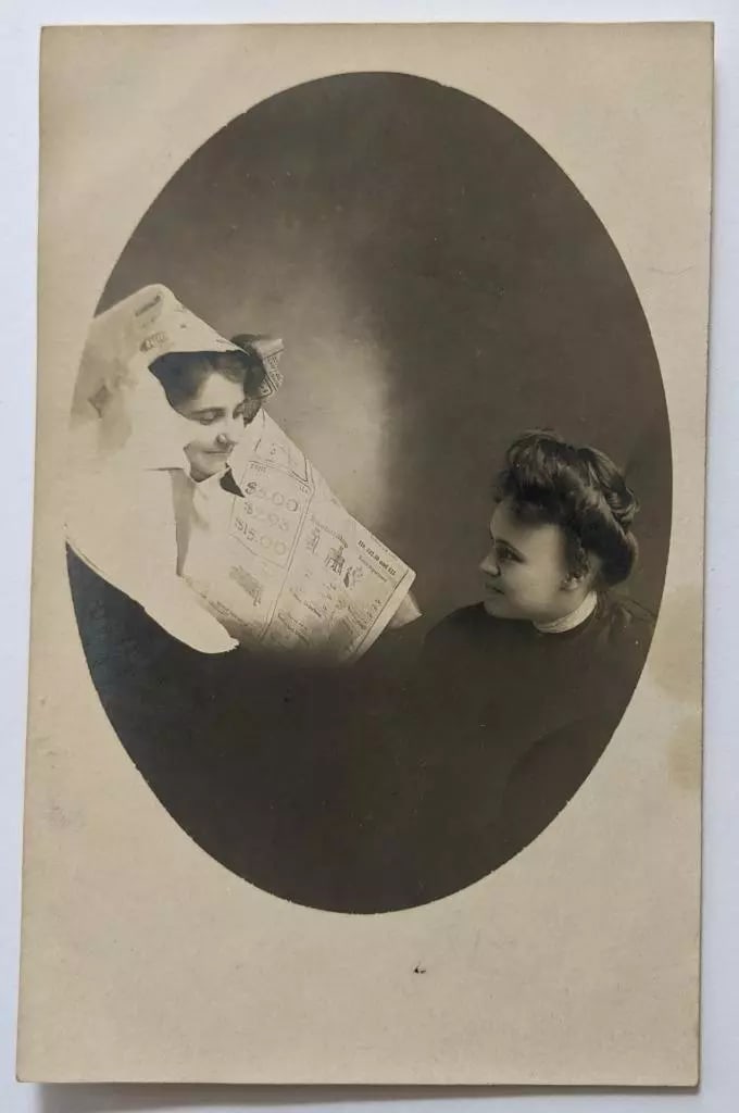 BREAKING NEWS ! SILLY REAL PHOTO POSTCARD, WOMAN STICKS HEAD THRU NEWSPAPER PAGE: Title: BREAKING NEWS ! SILLY REAL PHOTO POSTCARD, WOMAN STICKS HEAD THRU NEWSPAPER PAGE Description: Vintage Real Photograph Postcard; Silly depiction of two women gazing at each other, one sticks her