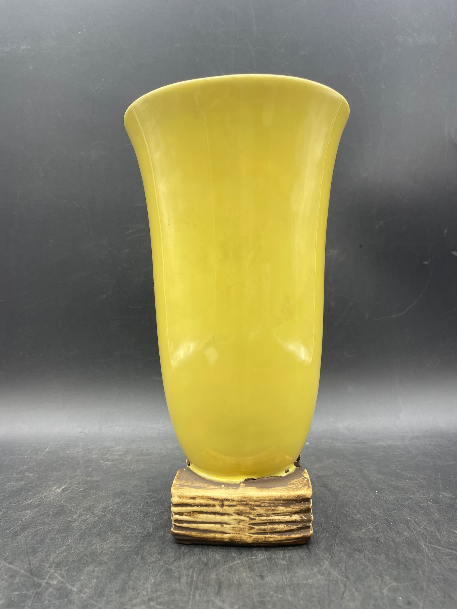 Vintage McCoy Yellow Glaze Wood Pattern Pedestal Line Rare Vase (1 of 8)