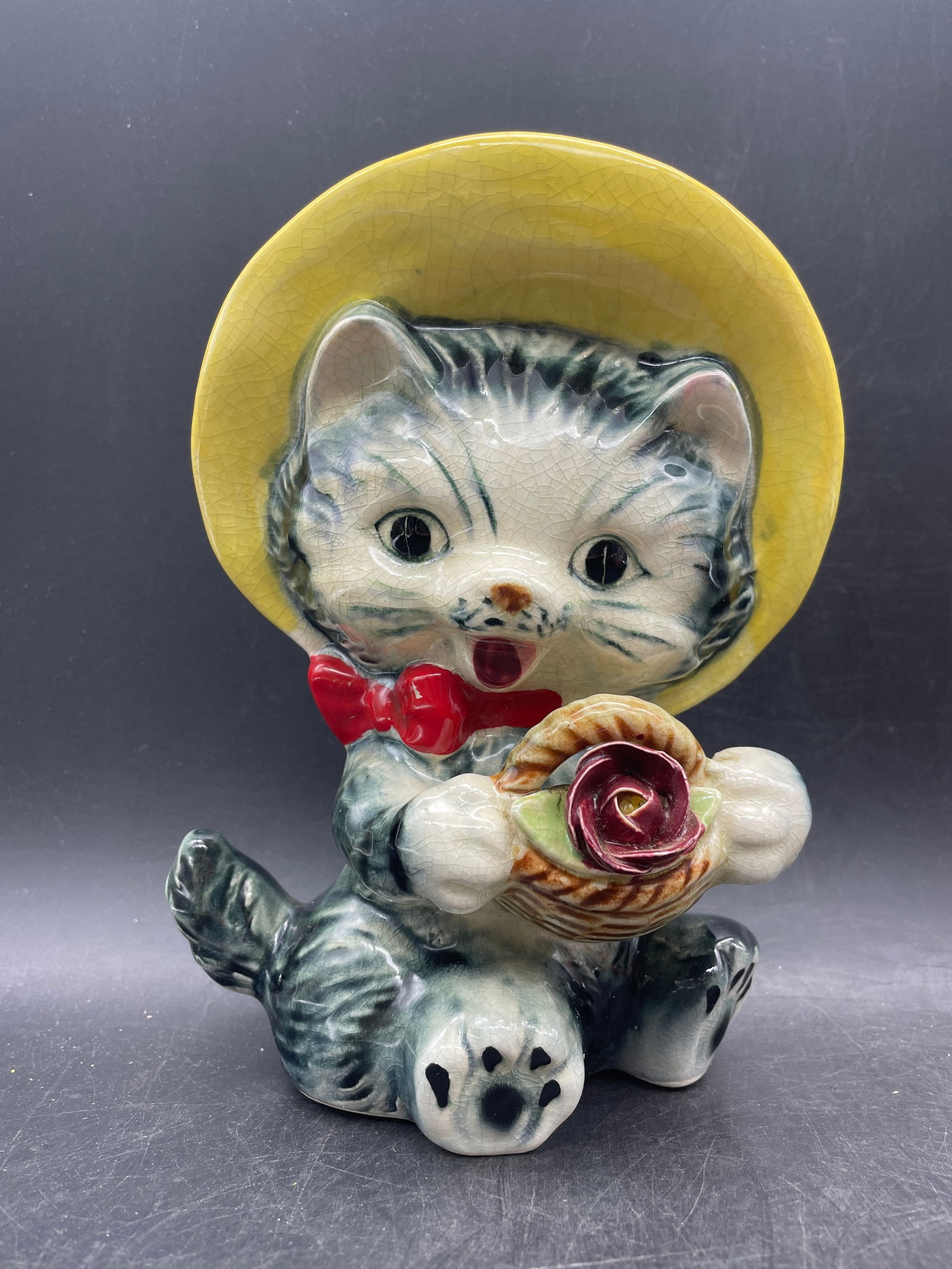 VINTAGE LEFTON ADORABLE CAT WITH BASKET WALL POCKET VASE (1 of 8)