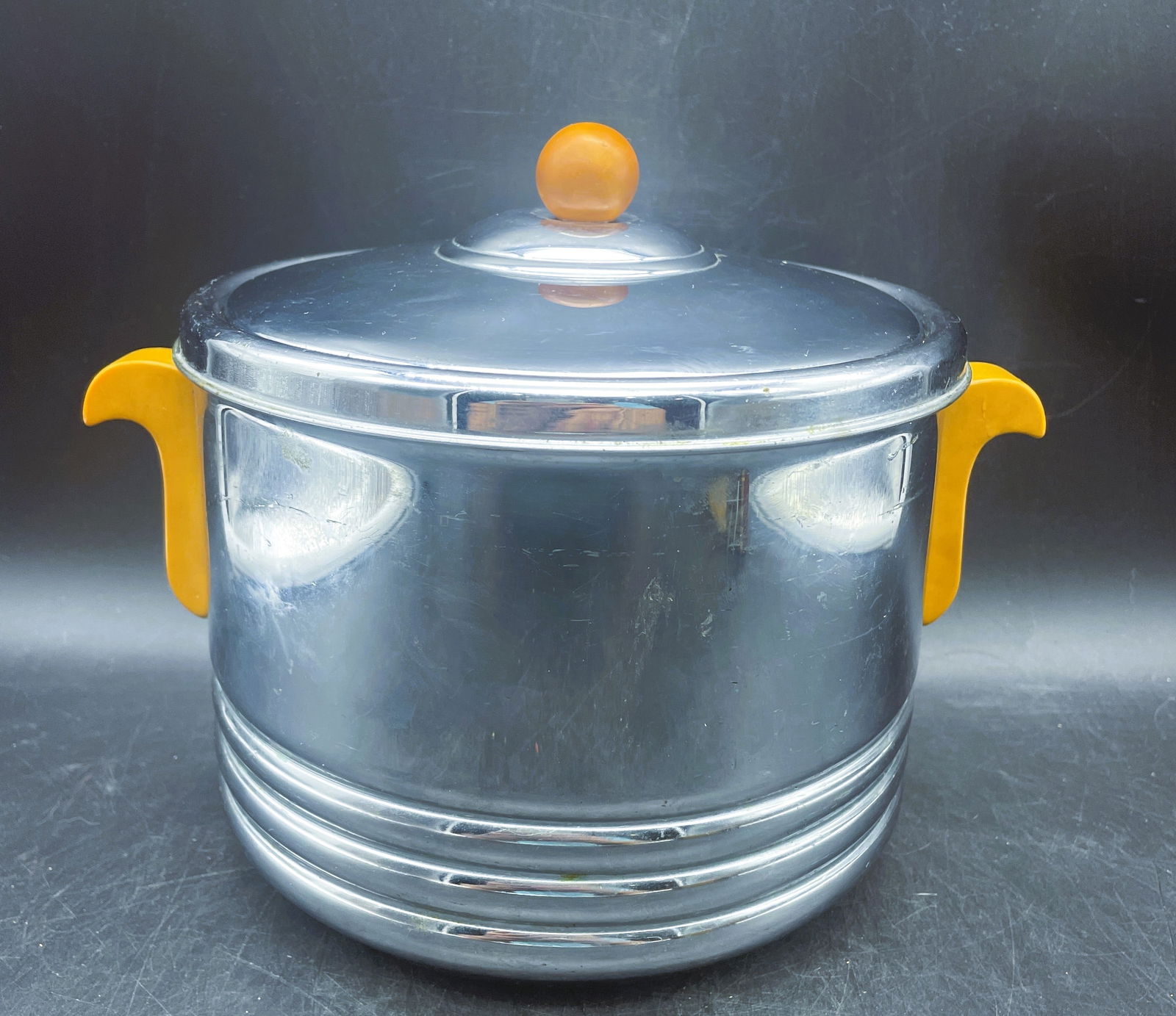 MCM KEYSTONEWARE CHROME ICE BUCKET BAKELITE HANDLES AND LID KNOB: Title: MCM KEYSTONEWARE CHROME ICE BUCKET BAKELITE HANDLES AND LID KNOB Date/Period: approx 1950-60's Dimension: approx: 7.25" tall 8.5 diameter handle to handle Material: chrome, bakelite handles, ce