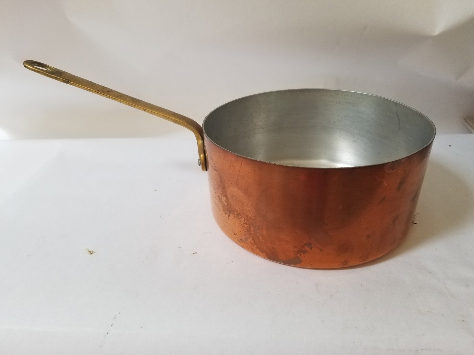 Copper saucepan 3 qt: Fully tinned inside. No dents or other damage. Brass handle. Shipping: Domestic: Flat-rate of $20.00 to anywhere within the contiguous U.S. International: Foreign shipping rates are determined by dest