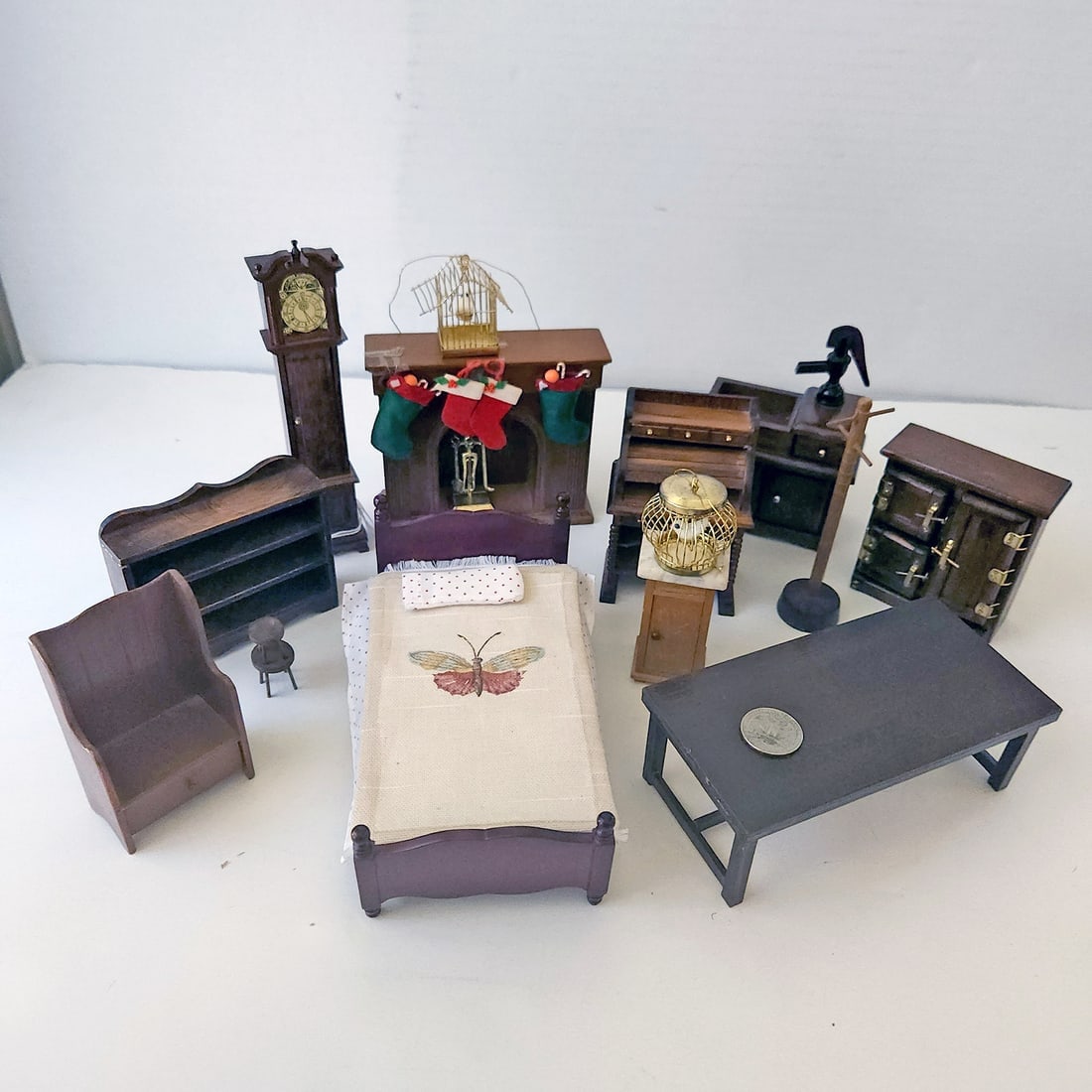 Miniature Dollhouse Older Wooden Furniture Assorment (1 of 5)