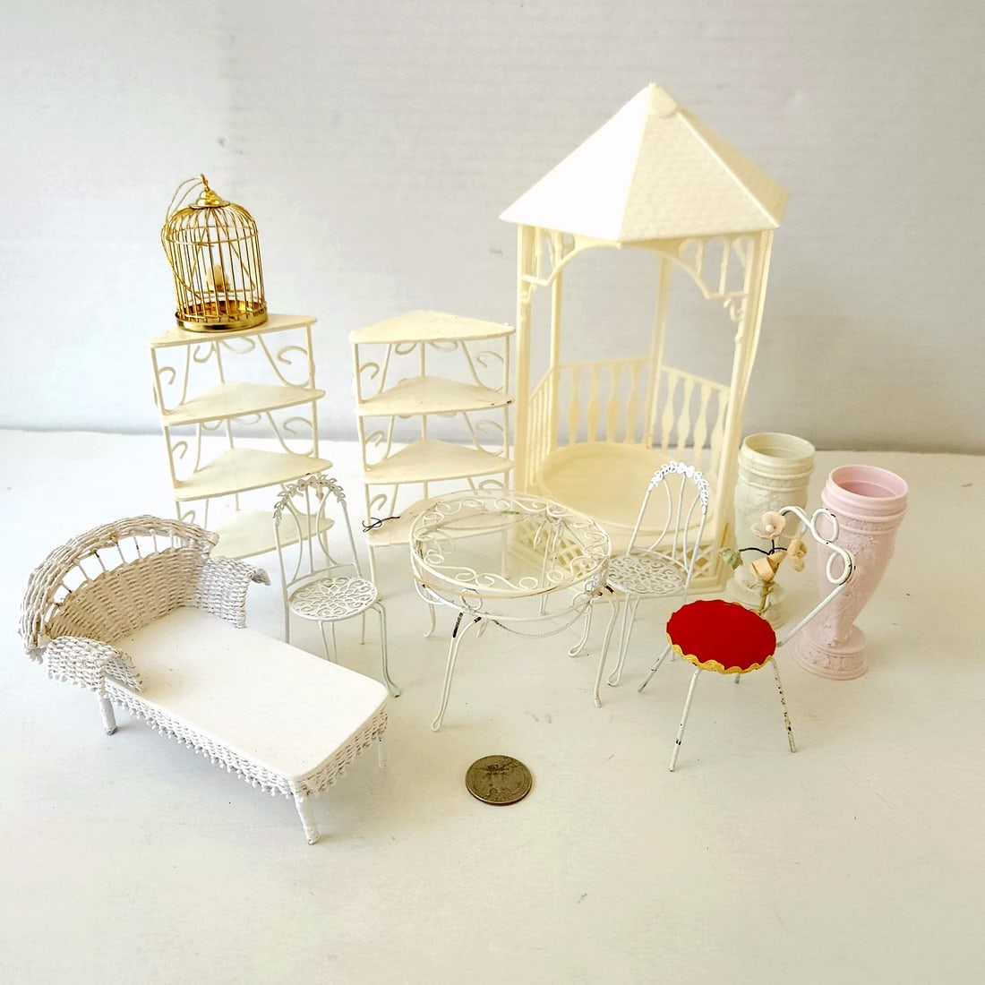 Miniature Dollhouse Patio Furniture (1 of 5)