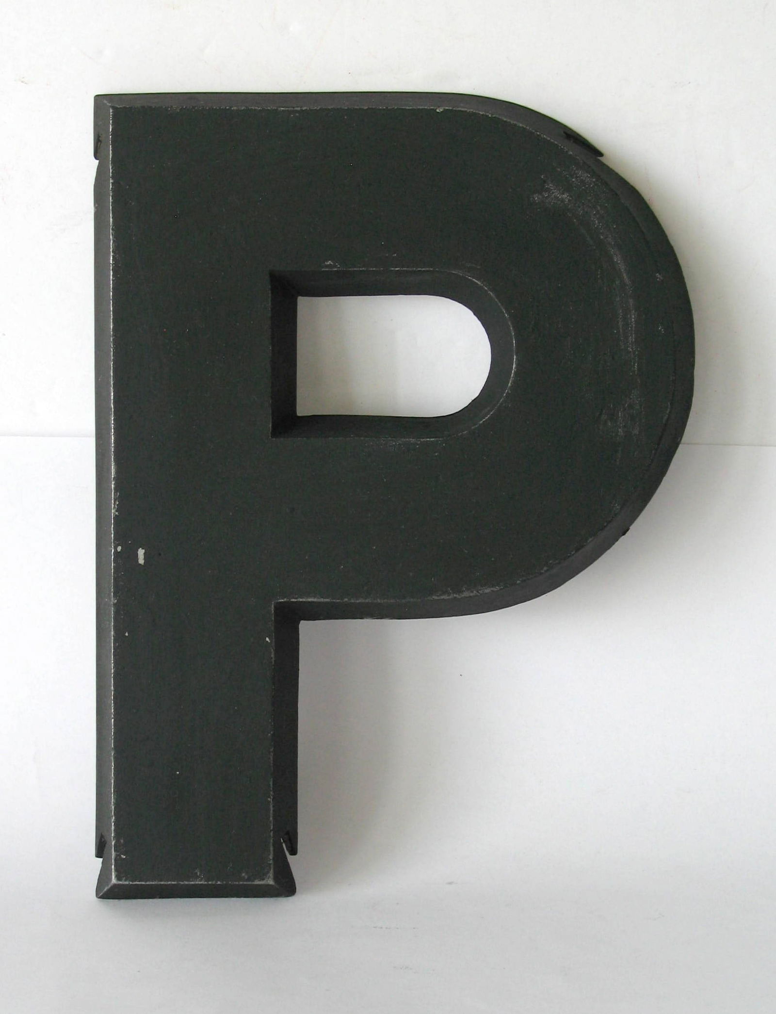 Vintage cast metal letter “P”. (1 of 2)