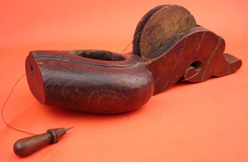 Antique Japanese Carpenter Reel Sumi Tsubo Ink Line, Rare Fully Intact: Antique Japanese Carpenter Reel, Sumi Tsubo, Ink Line. 9.25 x 3 inches, 23.5 x 8 cm. It is rare to see sumi tsubo (Japanese carpenter's reel or inkline used for layout) fully intact with all its parts
