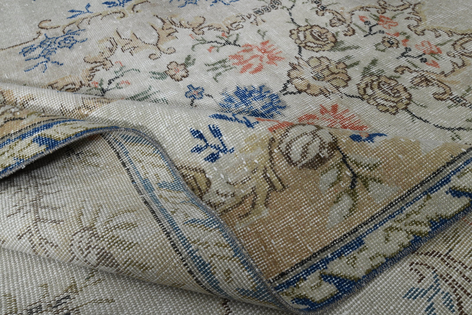 6'6x10'4 ft, LUXURY DECOR RUG: Title: 6'6x10'4 ft, LUXURY DECOR RUGOridign: Turkey Date/Period: 1960 - 1970 Materials: Wool and Cotton Size: Width: 6.6 feet Length: 10.4 feet Provenance: This Turkish one-of-a-kind Anatolian Vintage