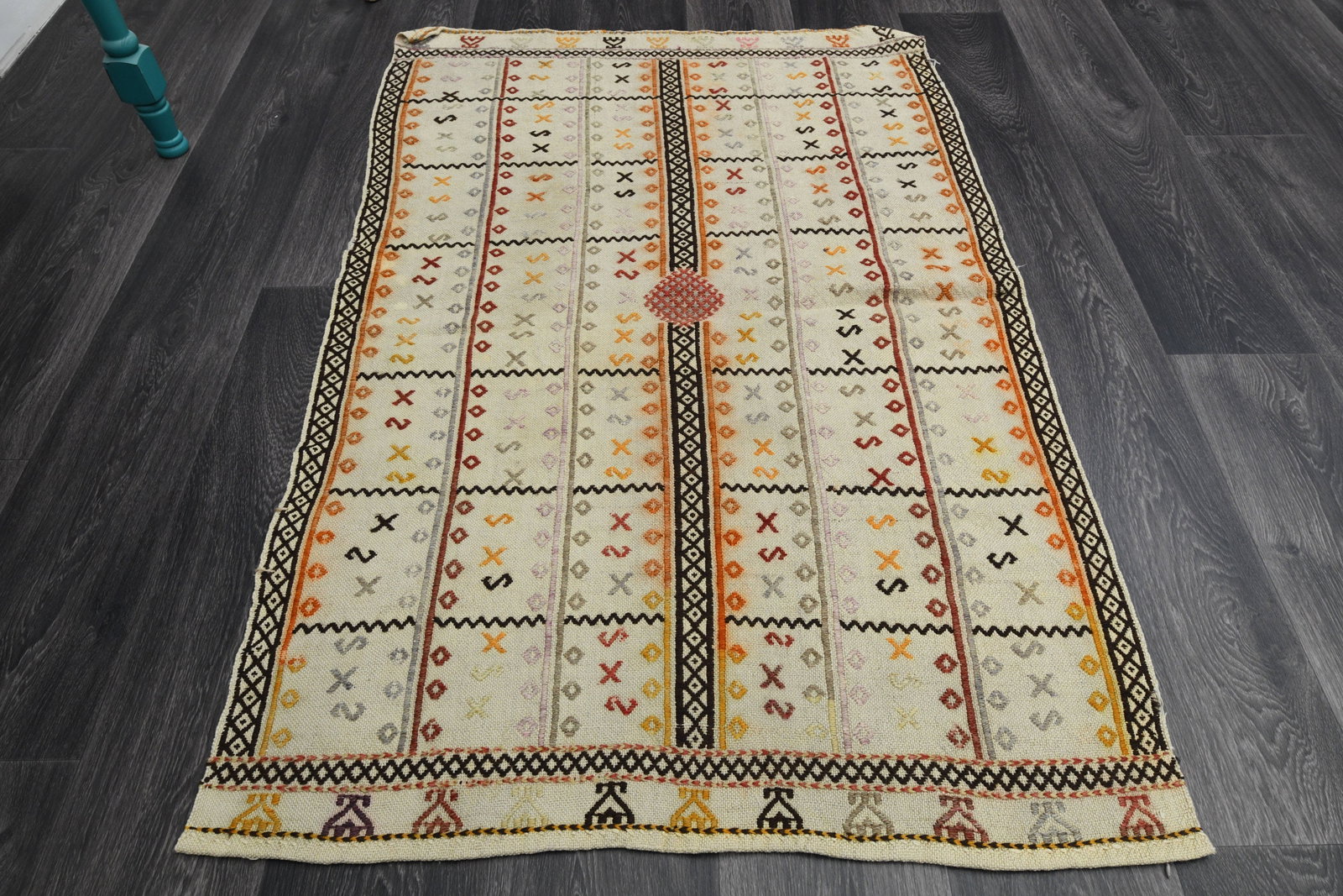 3.1x4.8 ft, TURKISH CACIM KILIM Rug: Title: 3.1x4.8 ft, TURKISH CACIM KILIM RugOridign: Turkey Date/Period: 1960 - 1970 Materials: Wool and Cotton Size: Width: 3.1 feet Length: 4.8 feet Provenance: This Turkish one-of-a-kind Vintage Flat
