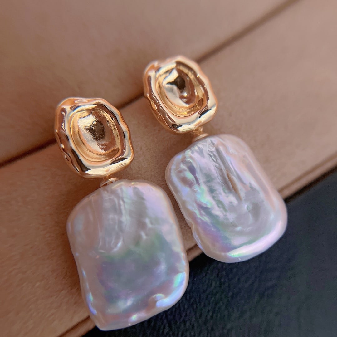 S925 silver square baroque cube earrings: S925 silver square baroque cube earrings. Natural strong light square baroque pearlsReserve: $100.00Shipping:Domestic: Shipping rates are determined by destinationInternational: Foreign shipping rates