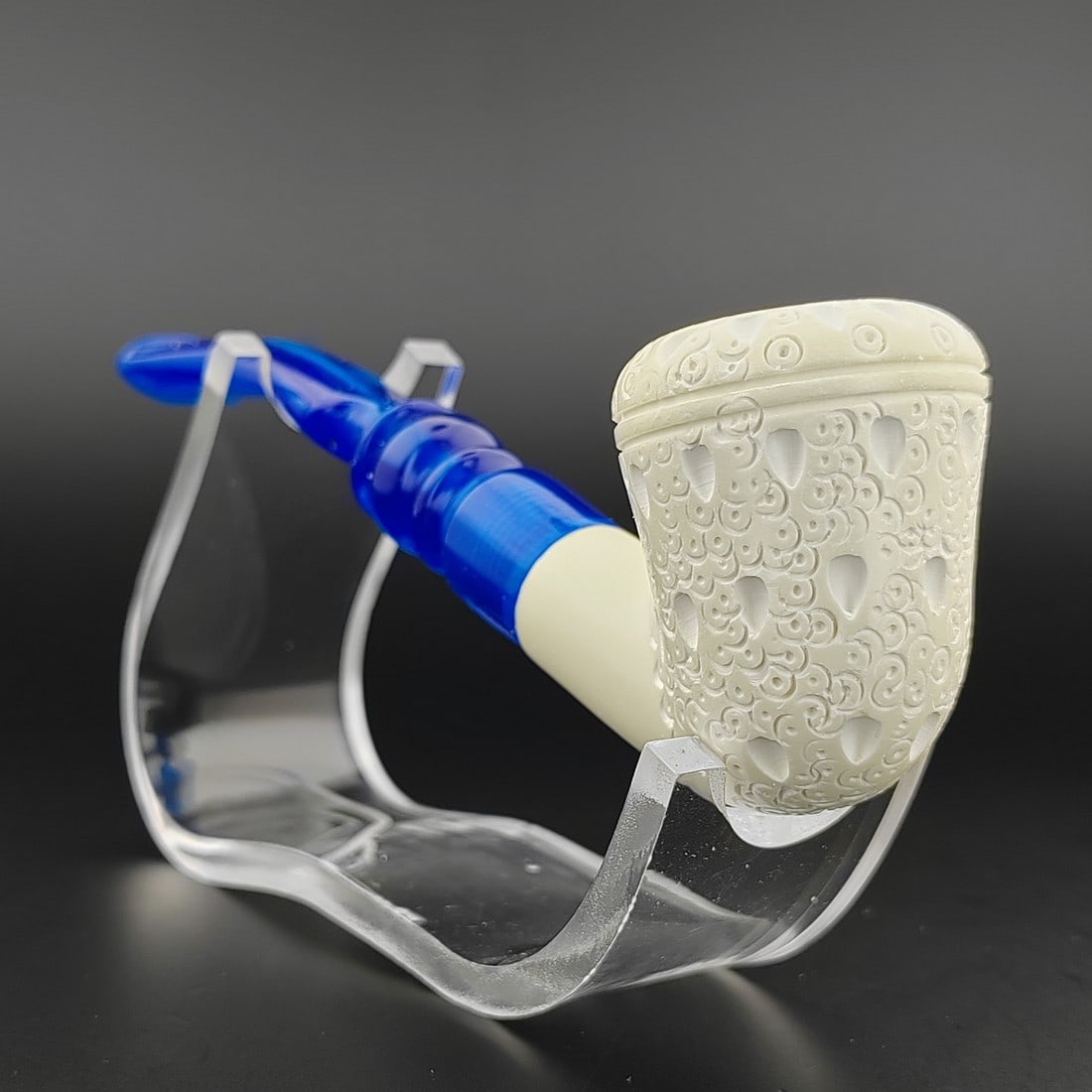 Classic Lattice Meerschaum Pipe: Title: Classic Lattice Meerschaum Pipe Materials: Meerschaum Dimension: 5.1 inch (13cm) Additional Information: Classic Lattice,Hand carved Meerschaum Pipe. Made in Turkey,Eskisehir by Meerschaum Carv