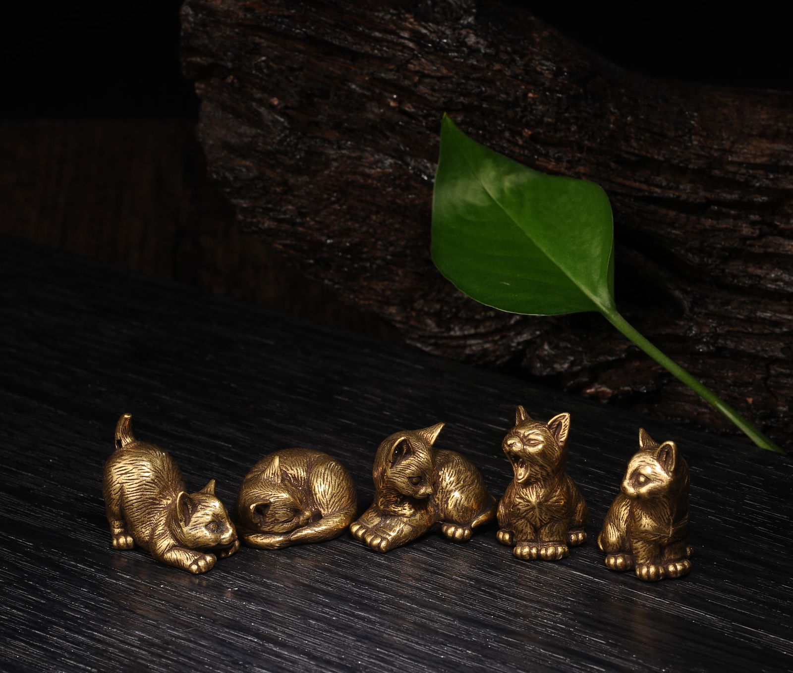 Five Japanese bronze kittens in different poses (1 of 11)