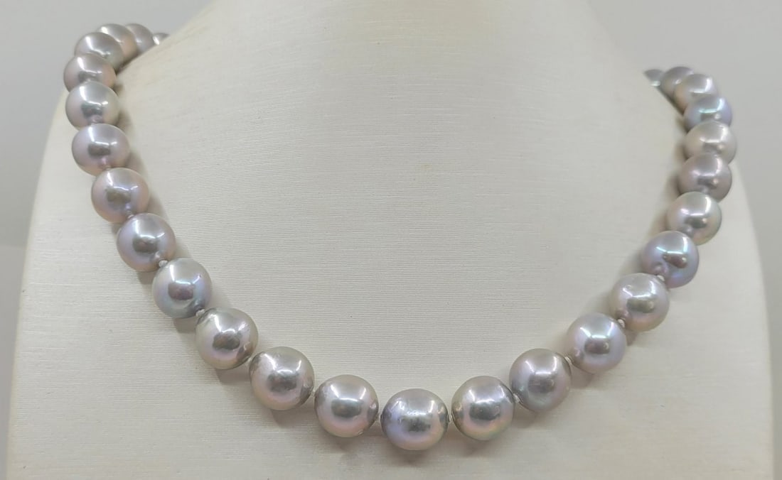 Necklace 10.5x11.5mm Grey Edison Freshwater Pearls: Title: Necklace 10.5x11.5mm Grey Edison Freshwater Pearls Description: Most freshwater pearls are nucleated by tissue, but Edison cultured pearls are nucleated with beads, exactly as saltwater pearls 