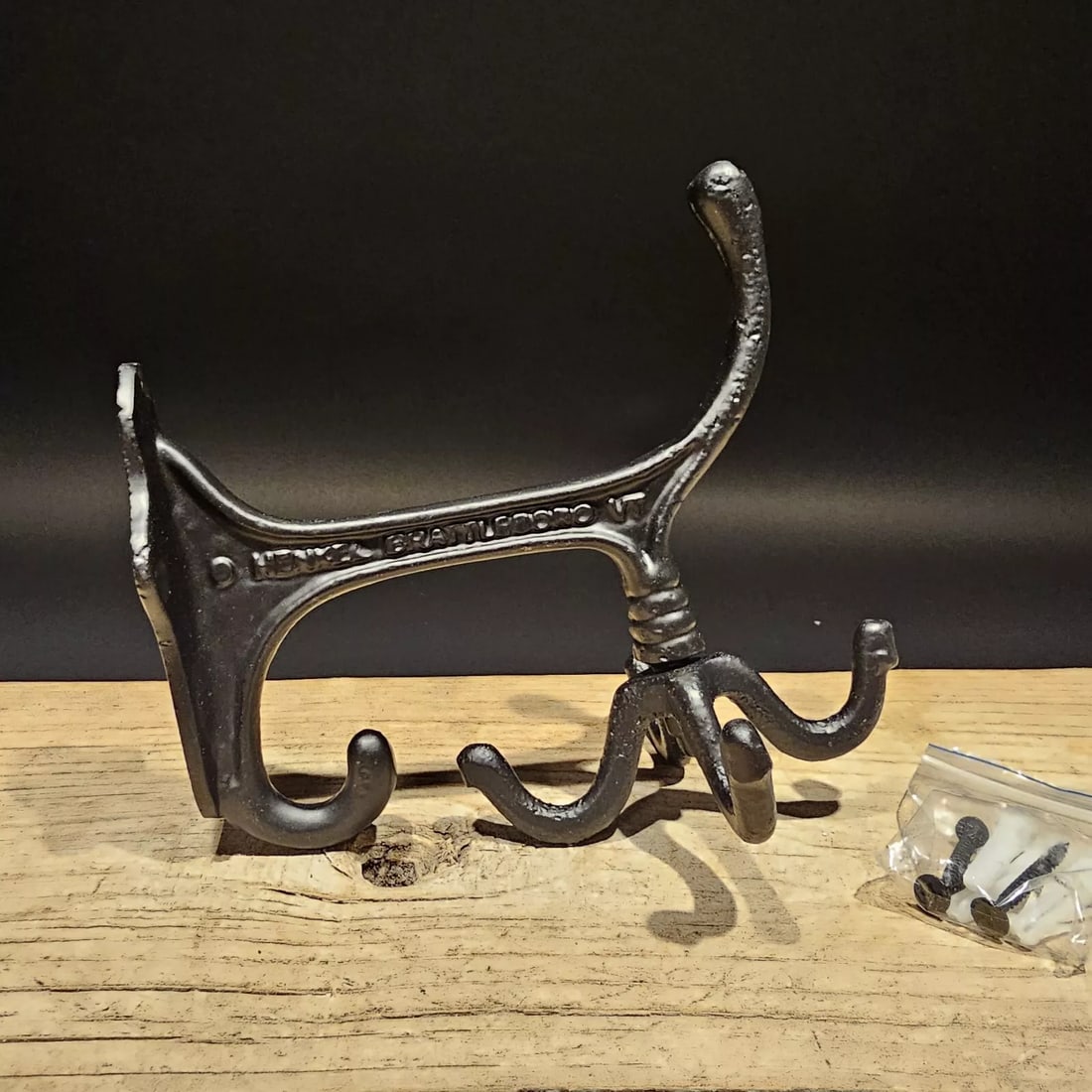 Cast Iron Hook Rotating Bracket Spinning Coat Hanger (1 of 15)